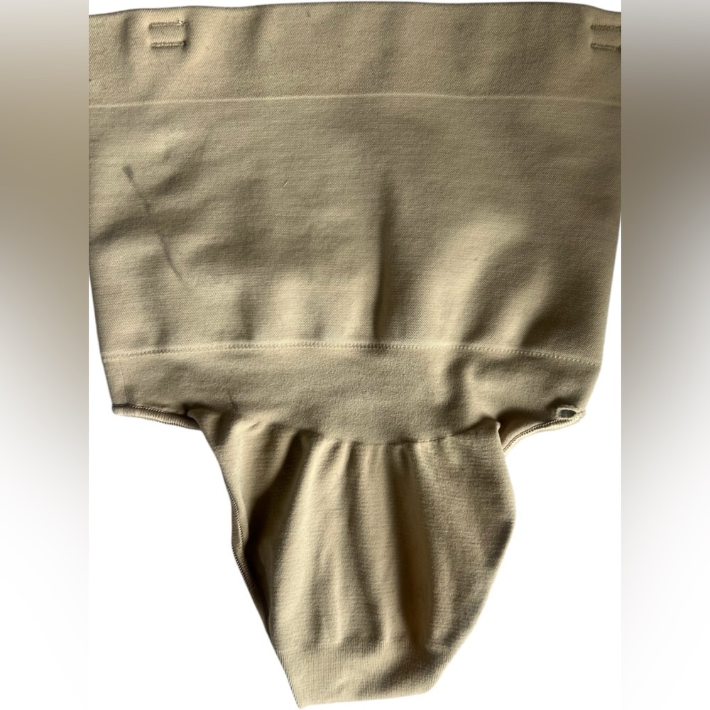 SKIMS Women's Seamless Sculpt Thong Shapewear - Beige - Size Small